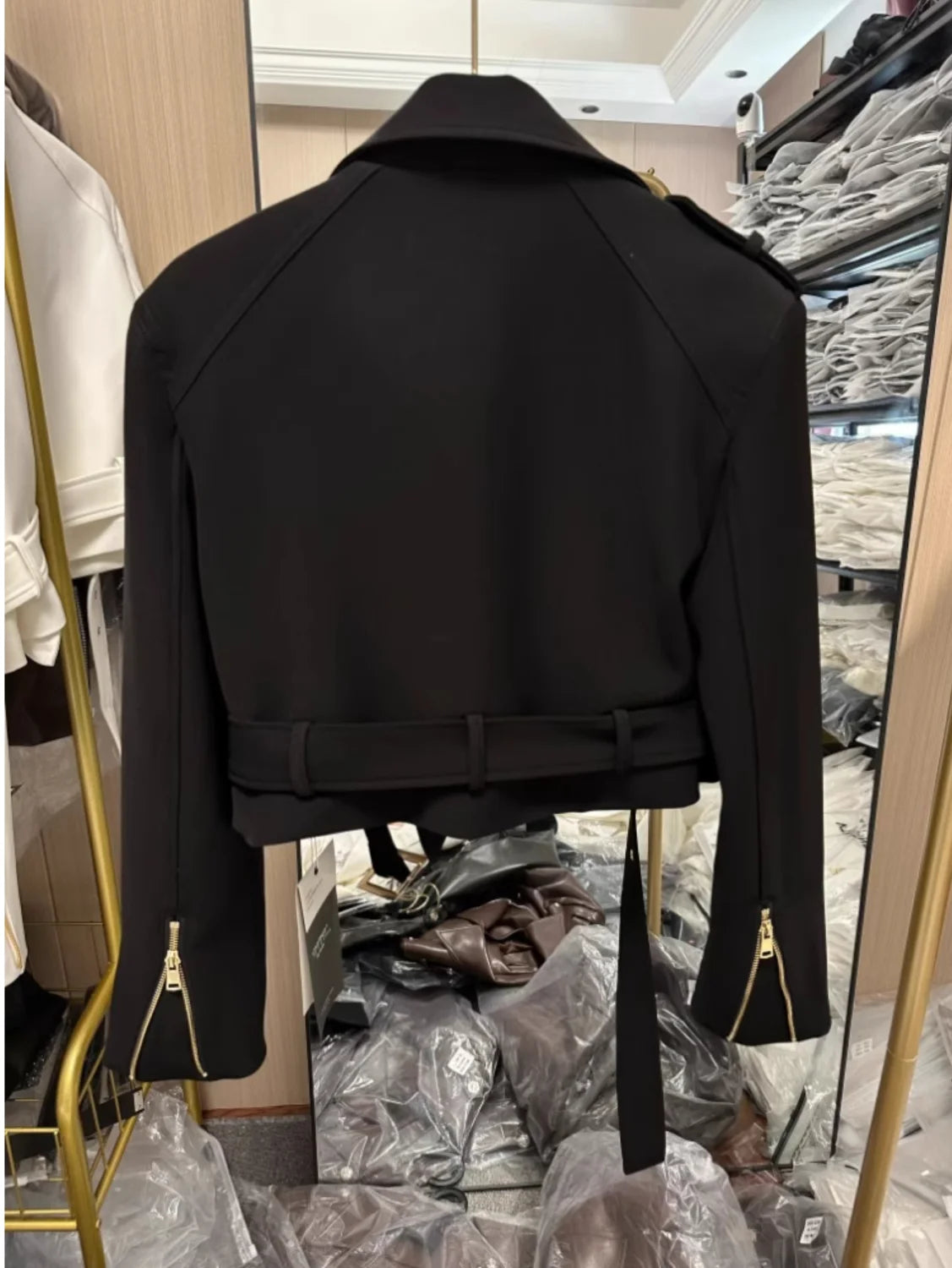 Joker suit collar